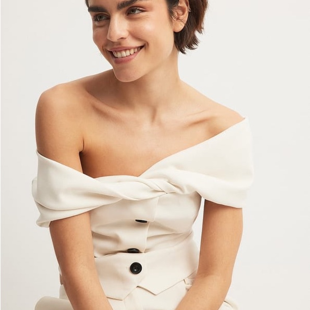 NA-KD Off Shoulder Asymmetric Cropped Vest Top with Front Buttons